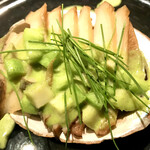 KAZAN - 鮑の胡瓜ソース和え。一人１個と贅沢た一品。