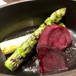 はっこく - 2020.5.  アスパラガスとビーツの蒸し物