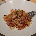 ボーノ - ズッキーニのベーコンのトマトソースパスタ