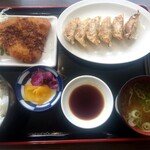 神田パーキングエリア（下り） フードコート - 餃子アジフライ定食