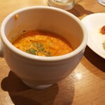 Paradhiso - トマトと大豆？のスープ