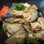 茄子とピーマンの辛味噌炒め丼