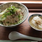 いせ万 - 冷やし肉おうどん