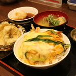 天ぷら大吉 - ランチの天丼セットです。ボリュームのわりに低価格で大人気セットの一つです。