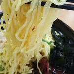 COPAL - 麺を引き上げると…( ゜o゜)  冷水で〆られた中華麺に程好い酸味の醤油スープが絡んできます♪