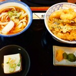 くるまや - 小エビと野菜の天丼ランチ(税込930円)