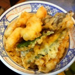 くるまや - 小エビと野菜の天丼。