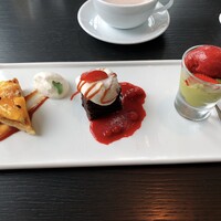 THE COSMOPOLITAN GRILL BAR TERRACE - 