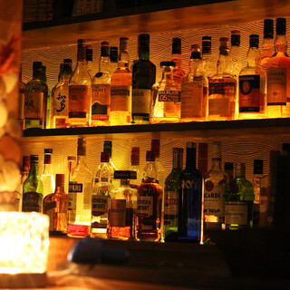 日本酒や焼酎片手に一献。隣にBARもあり、一処で満足できる