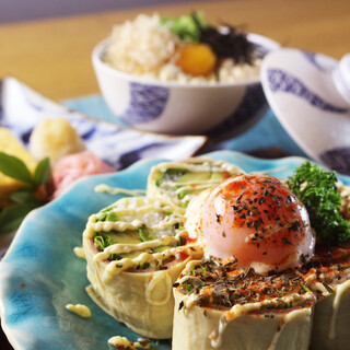 元フードコーディネーターが紡ぐ創作料理には、随所に驚きがある