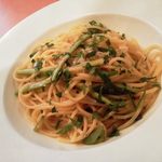 ウン・パッソ - アスパラガスとシラスのスパゲティー