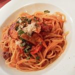 ウン・パッソ - ゴボウとミートソースのスパゲティー