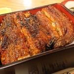 炭火焼うなぎ 東山物産 - たっぷりのうなぎ