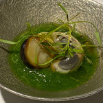 ラ・ヴァガボンド - 胡瓜のガスパチョ冷製スープに浮かぶ山口県産姫サザエ