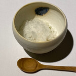 ラ・ヴァガボンド - カモミールのソルベ、デラウェアにシェリー酒のグラニテをのせたデザート