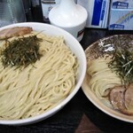 麺屋 青山 - つけ麺1kgとつけ麺(小)との比較