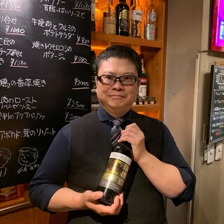 The cheerful owner, Ueda, will be waiting for you at the magic counter!