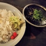 山縣屋 - 海老出汁イカスミカレー。