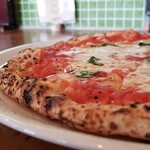 ピッツェリア ダ マッシモ - 横から。