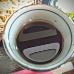 そば夢処 きた村 - そばつゆ！カツオなど節がしっかり香り濃いめの味です！