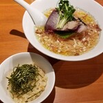 麺屋 六感堂 - 冷製 鰹とトマトの山椒SOBA＋新しょうがの炊き込みご飯ハーフ