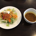 カーン・ケバブ・ビリヤニ - サラダとラッサム