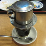 Saigon Pho - ベトナムコーヒー。にが～いコーヒーの下に、練乳が沈んでいるので混ぜて飲むとよろし。