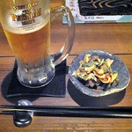 Washuchuuboubasara - 生ビール（ふた口飲みました）＆ お通し（マカロニサラダ）（２０１２年５月）