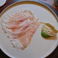 cenci - ペルシュウ･リコッタチーズを包み込んだ自家製モッツァレラ･うすい豆のペースト