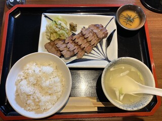 Gyuutan Yaki Sendai Hemmi - 極上厚切りたん焼き定食