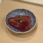 Sushi Watanabe - カツオ漬けにエシャロット
