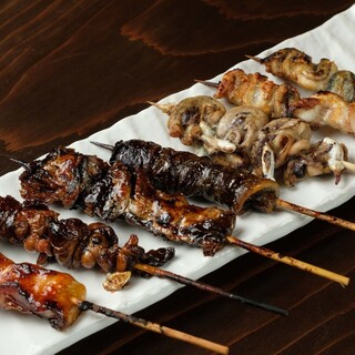 ＜夜の名物！＞鰻の希少部位を気軽に堪能〜【うな串】190円〜