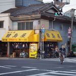 田島屋 - お店 外観（開店時間の5分後にシャッターが開いた）