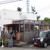 SOBO - お店の横は3台かな？前に大きな駐車場が有ります。