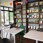 Minna No Kafe - ブックカフェ。
                        本の購入も可能。