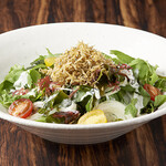 Salad with seaweed stems and leaves