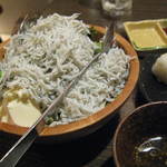 茅ヶ崎 海ぶね - しらす豆腐サラダ８１９円