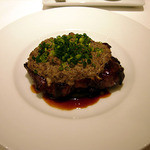 豚肩ロースの赤ワイン風味・ソースはキノコ。