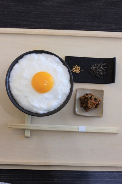 たまごかけご飯！！！！ 生まれて初めて卵かけご飯食べてみた！ - YouTube