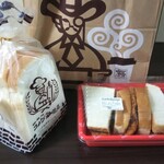 コメダ珈琲店  - テイクアウト、カツサンドのほかに普段食用に山食5枚切りも1袋