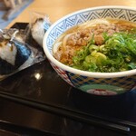 讃岐うどん どんどん - 肉うどんとおむすびふたつ