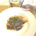 La Brianza - ブラウンスイス牛のラグーソースカサレッチェ、絡みのいいショートパスタと。初めて食べたカサレッチェはモチモチしていて、味わいの濃いラグーソースといいバランス。ラグーソースやさしい味わいながら旨み濃い