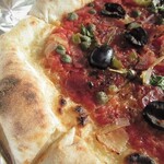 Pizza Bar NAPOLI - ディアボラには黒オリーブ、ケッパー、ニンニク、バジルなど