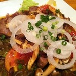 ステーキ＆シーフードレストラン スパイスハウス - インドマグロと野菜のガーリックステーキ