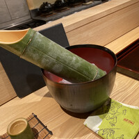 三徳六味 - 京都より今年の竹を取り寄せて作った青竹酒。中は福島のお酒だそうです。爽やかな竹の香りはついつい飲み過ぎてしまいます。