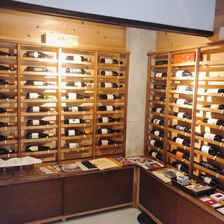 イタリアワイン専門ショップも併設しています。