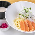 高倉町珈琲 - 炙りサーモンの冷製パスタつけ麺風夏のおすすめメニュー