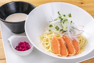 Takakura Machi Kohi - 炙りサーモンの冷製パスタつけ麺風夏のおすすめメニュー