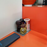 麺でる - 醤油、ラー油、酢、ガラムマサラ