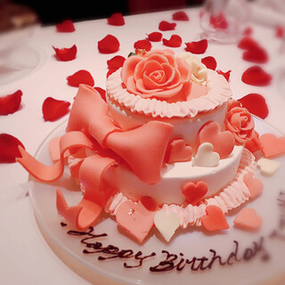 ランチ アニバーサリーpetite Rose ホールケーキとバラのテーブルデコレーション 乾杯のシャンパーニュ付き ラール エ ラ マニエール 銀座 フレンチ 食べログ